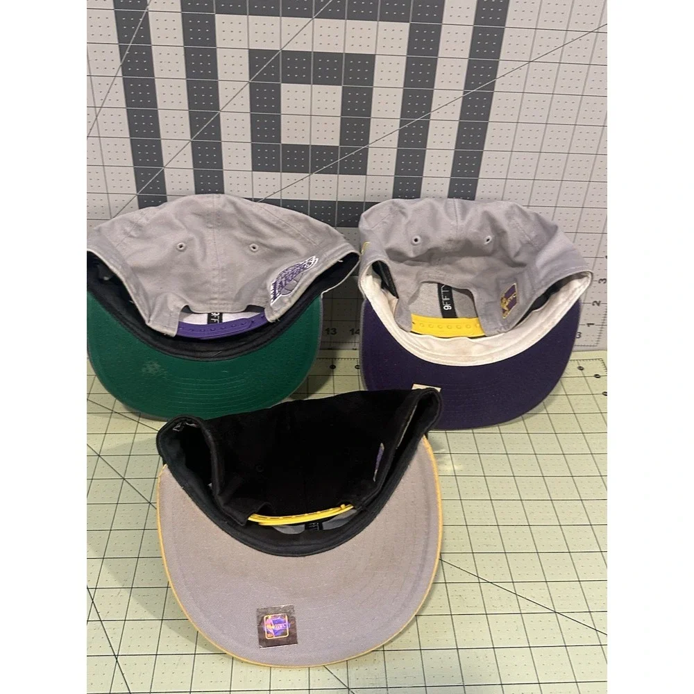 La‎ Lakers Hat Lot Of 3